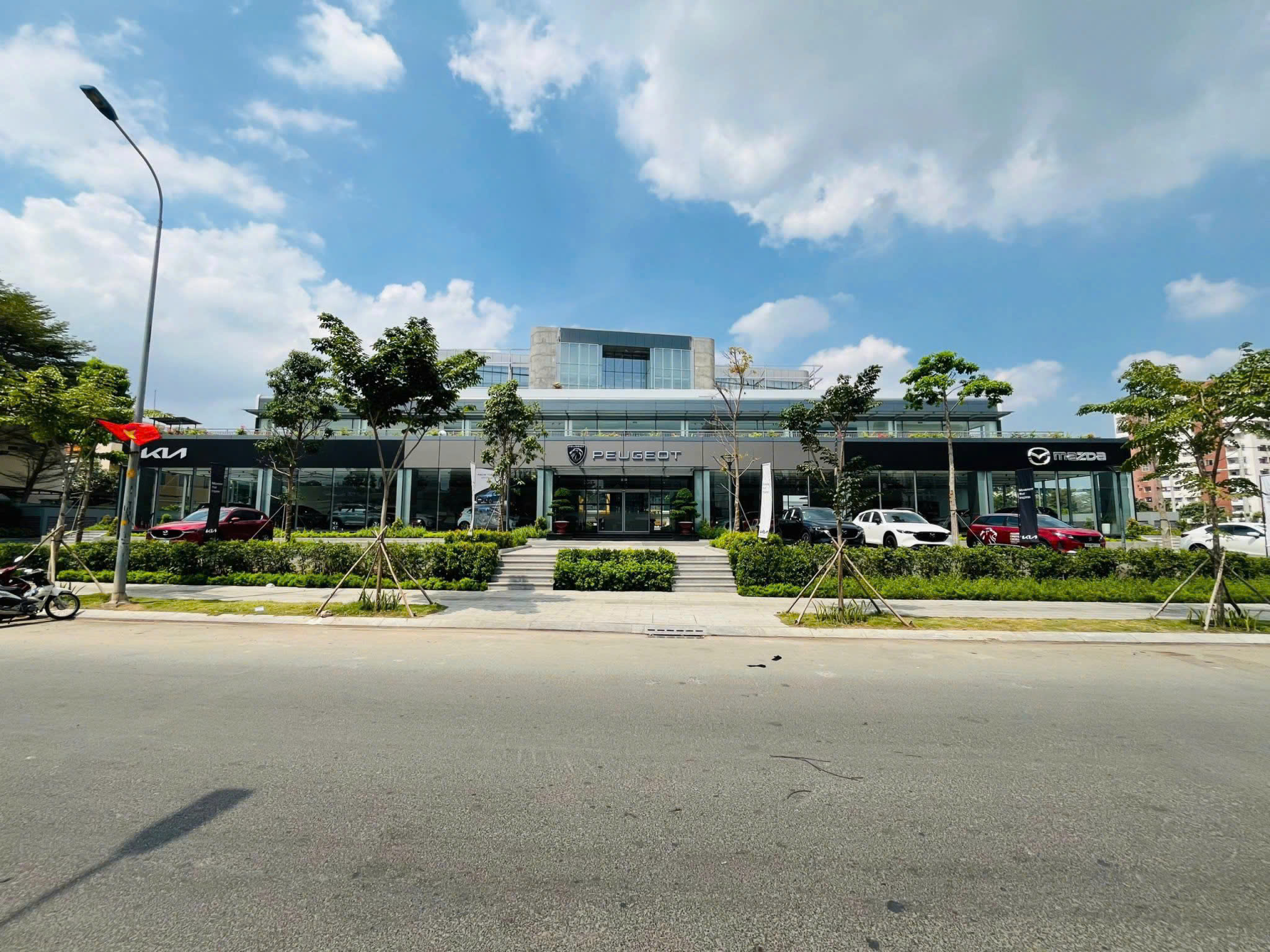 SHOWROOM KIA MAZDA PHAN HUY ÍCH